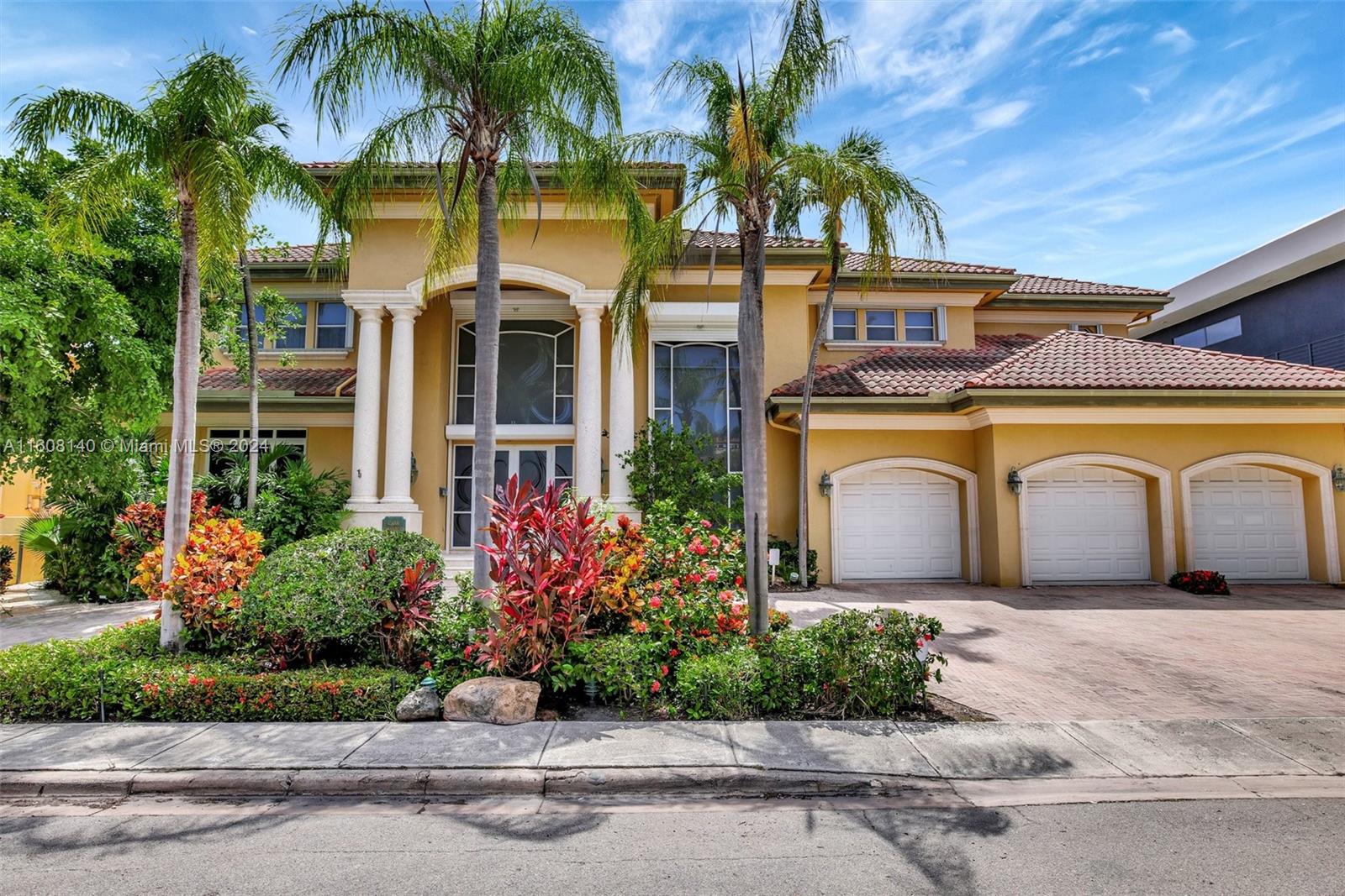 623 Riviera Isle Dr