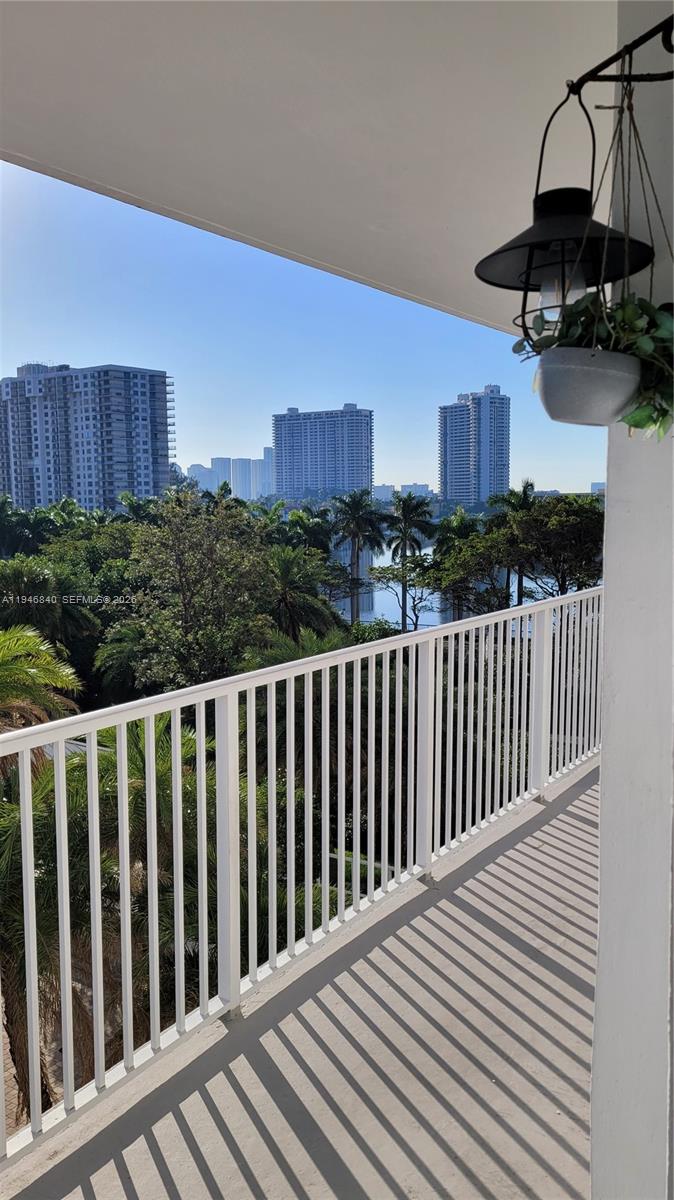 ADMIRALS PORT CONDO WEST - Residential