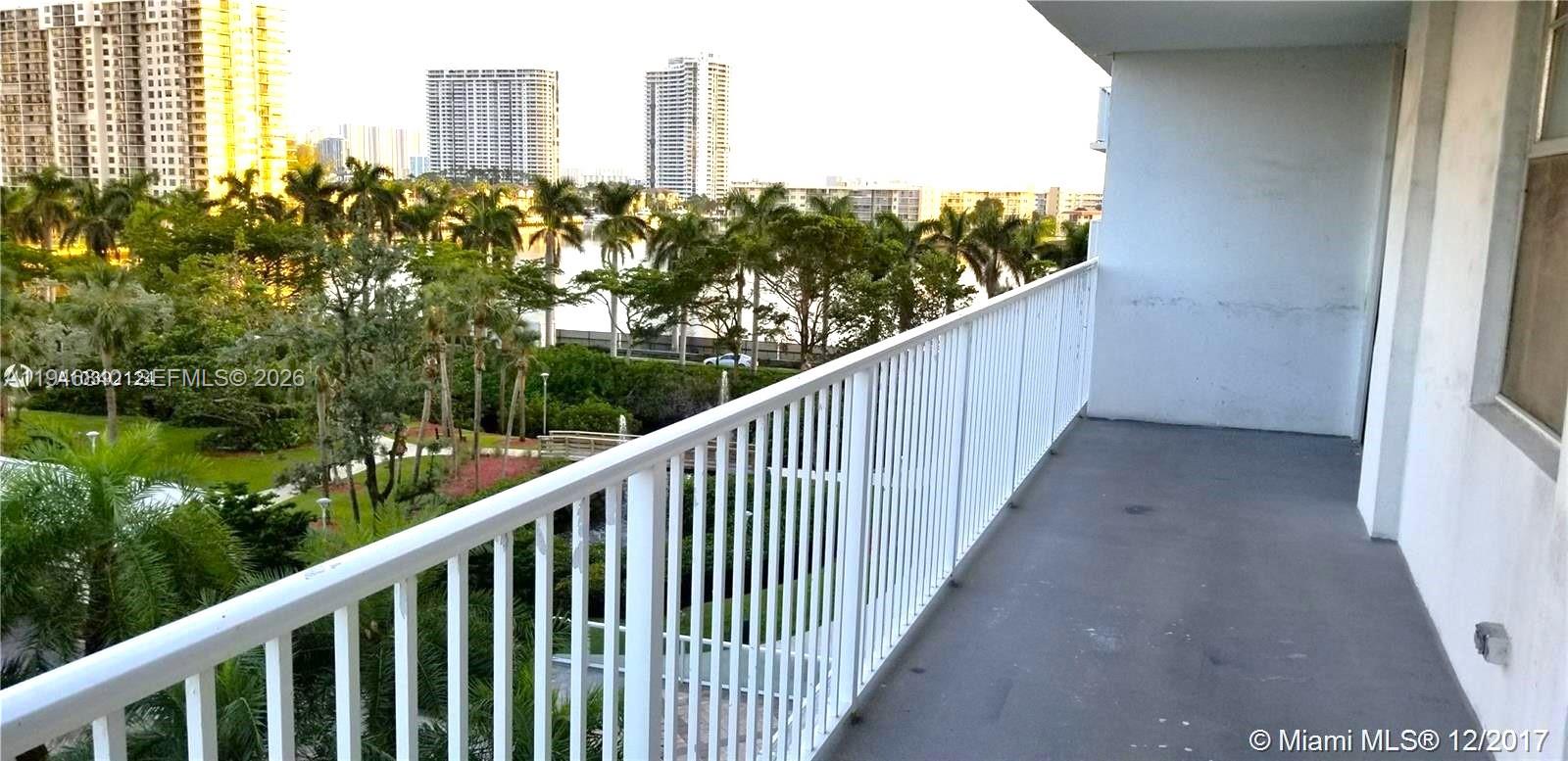 ADMIRALS PORT CONDO WEST - Residential