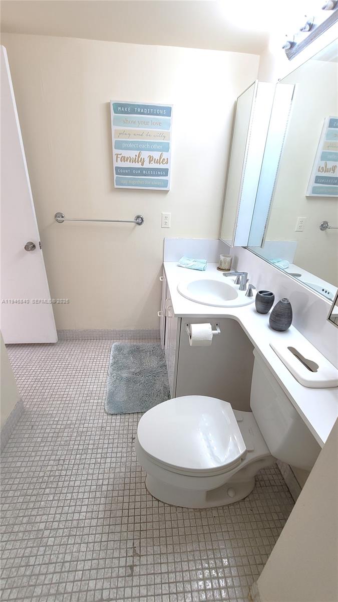 ADMIRALS PORT CONDO WEST - Residential