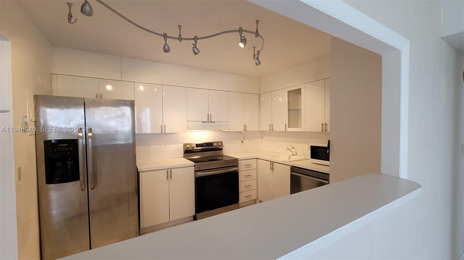 2801 NE 183rd St 504W