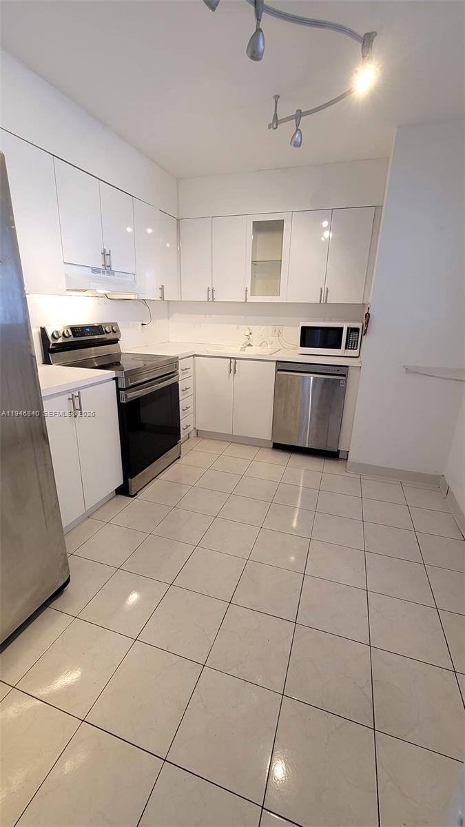 ADMIRALS PORT CONDO WEST - Residential