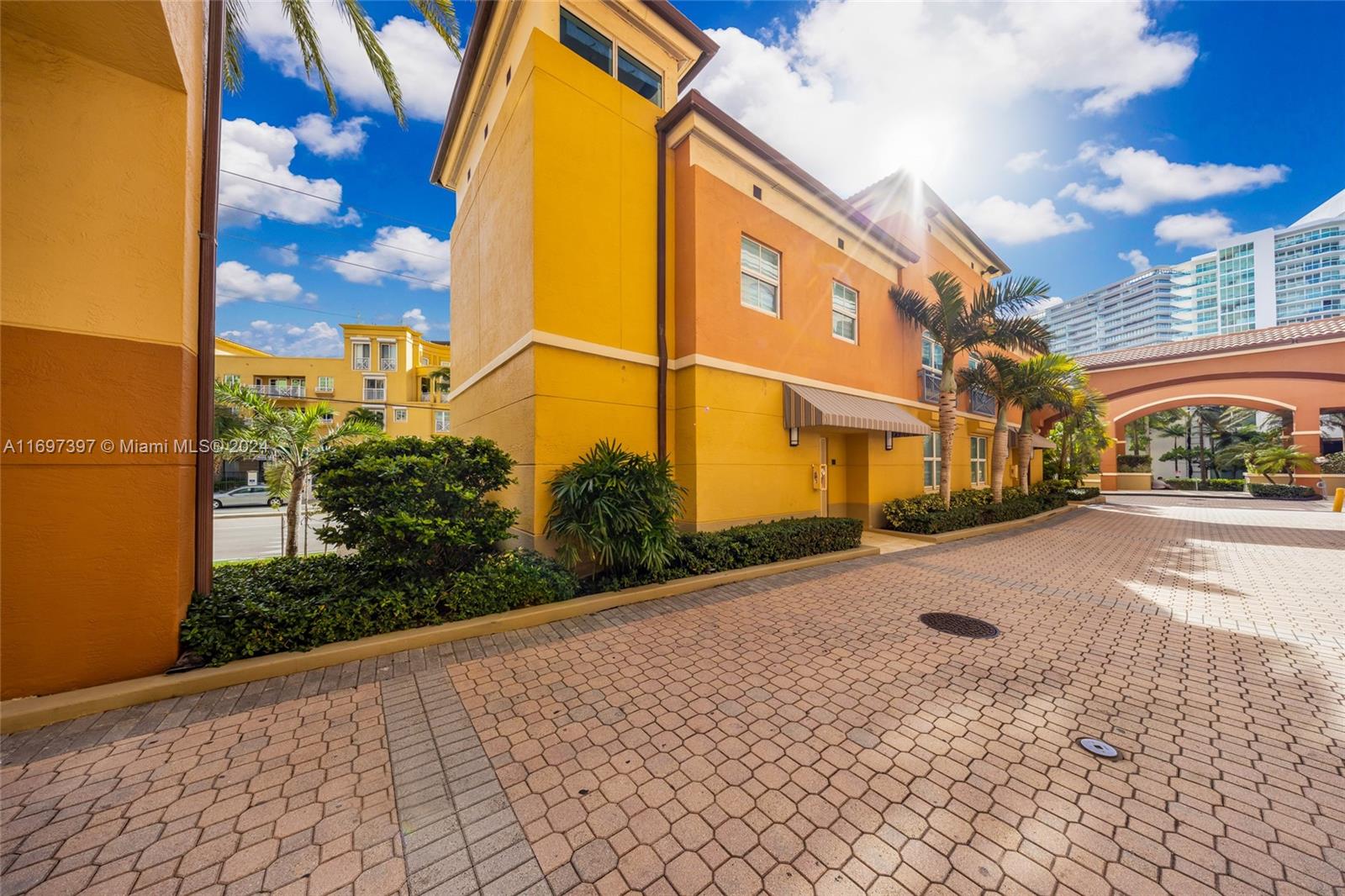 90 Alton Rd Th-2, Miami Beach, Miami-Dade County, Florida - 2 Bedrooms  
3 Bathrooms - 