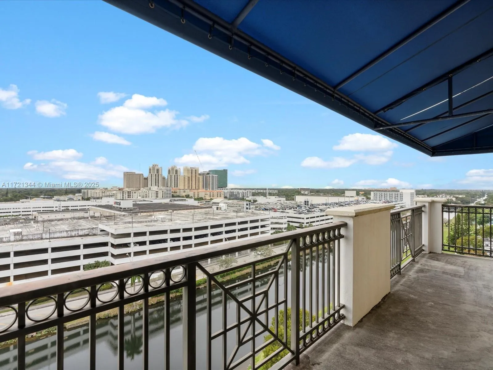 Miami, Florida 33143, United States, 2 Bedrooms Bedrooms, ,3 BathroomsBathrooms,Residential,Pending,17427