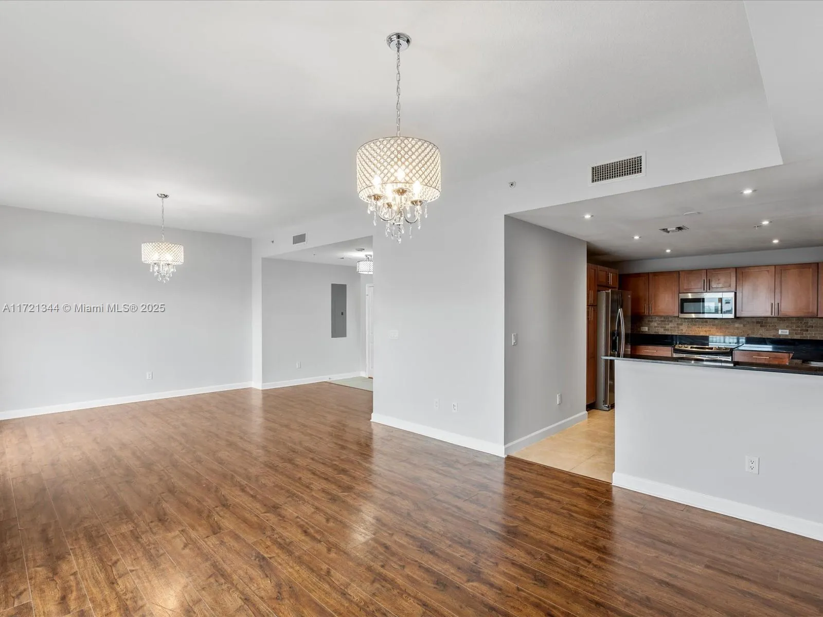 Miami, Florida 33143, United States, 2 Bedrooms Bedrooms, ,3 BathroomsBathrooms,Residential,Pending,17427