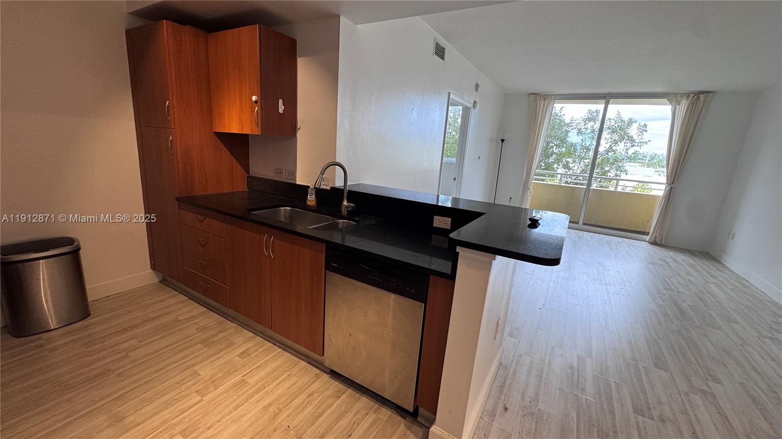 VENTURE AT AVENTURA EAST - Residential Lease