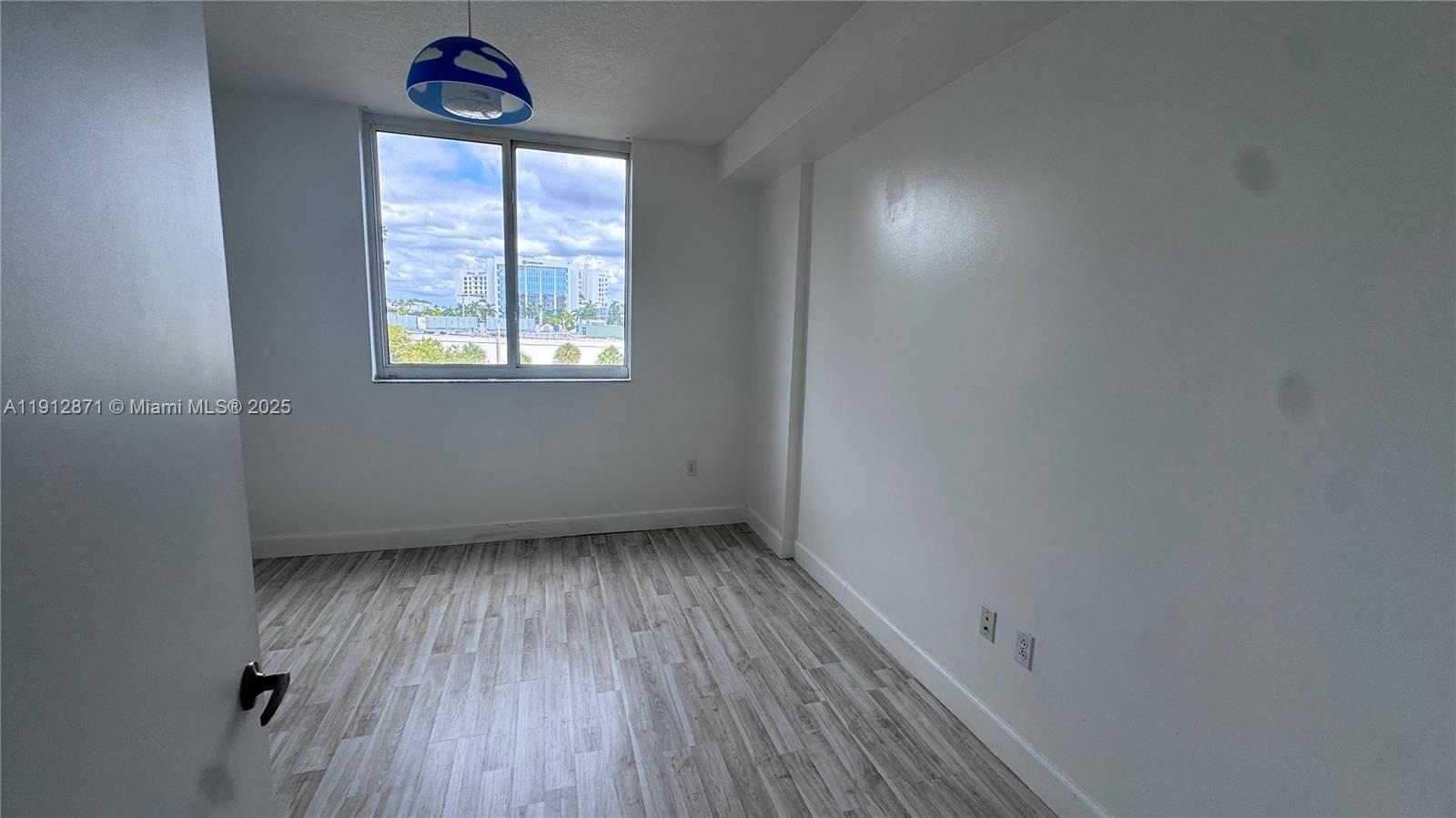 VENTURE AT AVENTURA EAST - Residential Lease