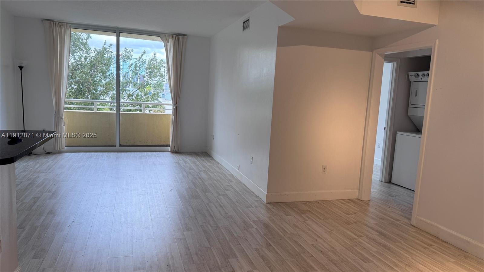 VENTURE AT AVENTURA EAST - Residential Lease