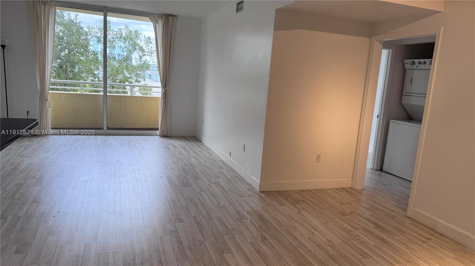 VENTURE AT AVENTURA EAST - Residential Lease