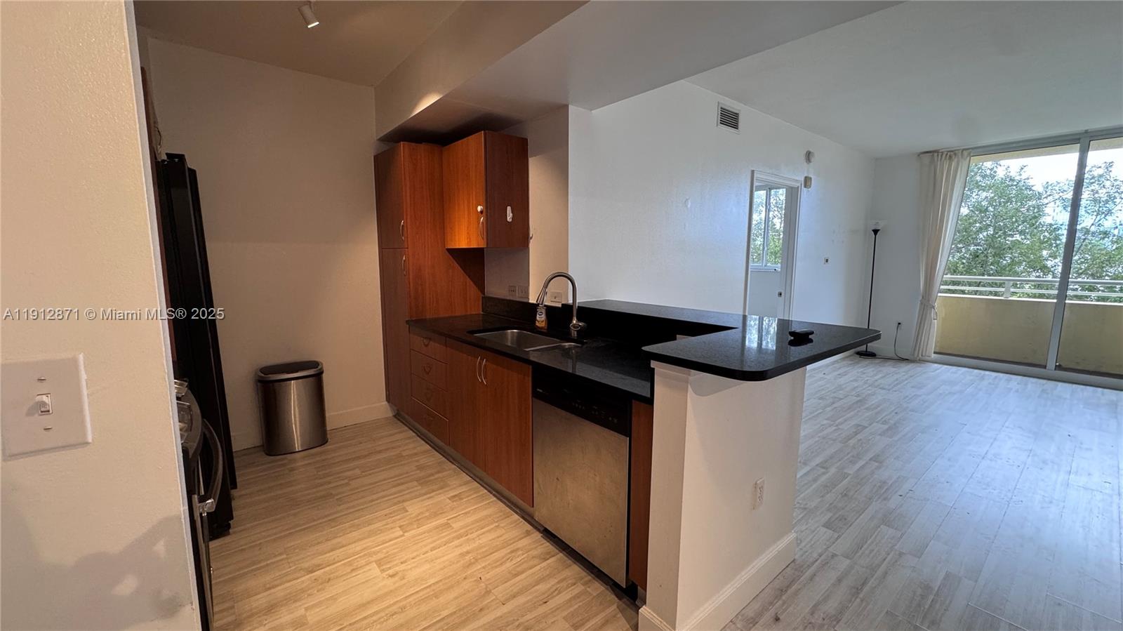 VENTURE AT AVENTURA EAST - Residential Lease