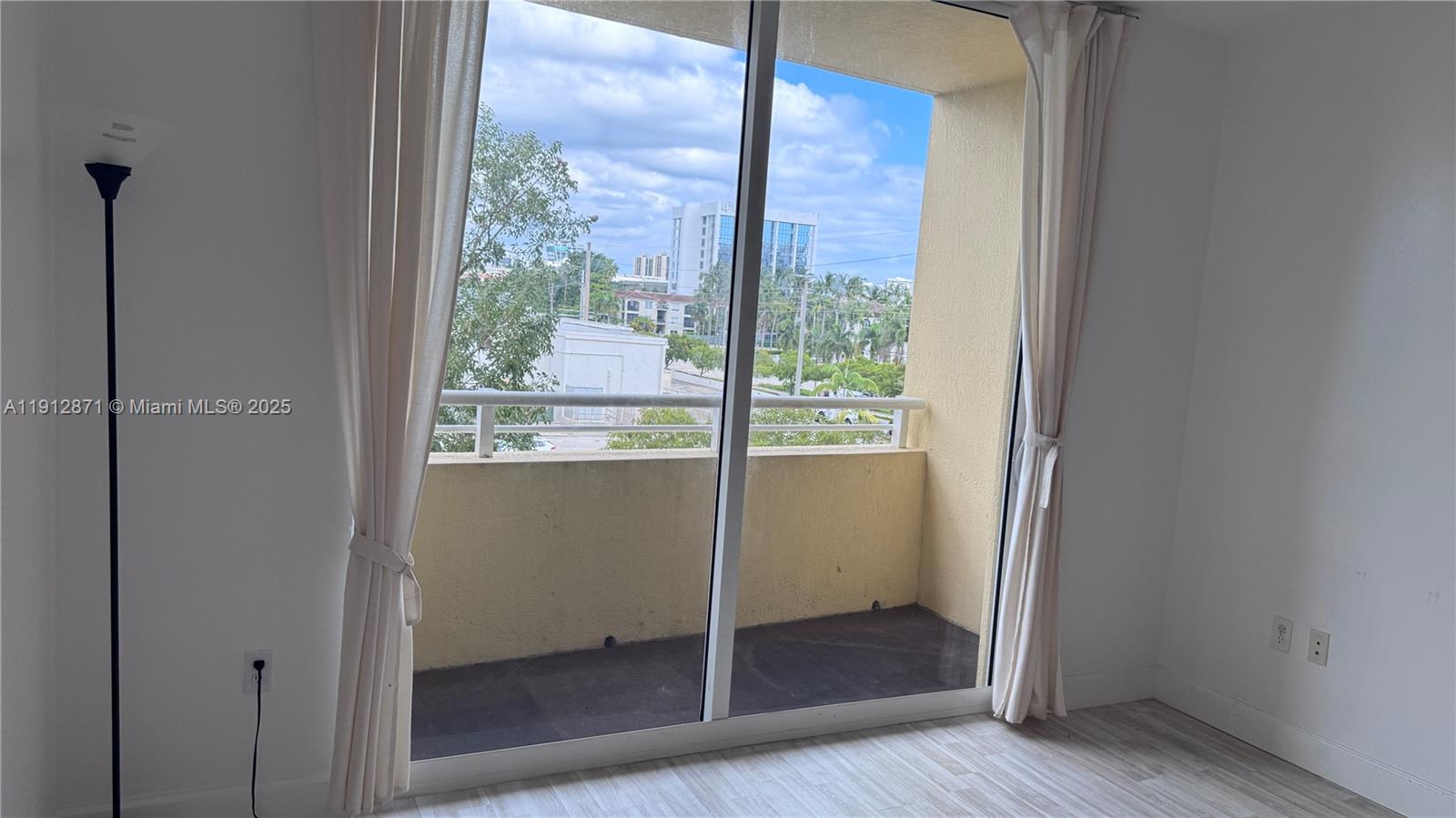 VENTURE AT AVENTURA EAST - Residential Lease