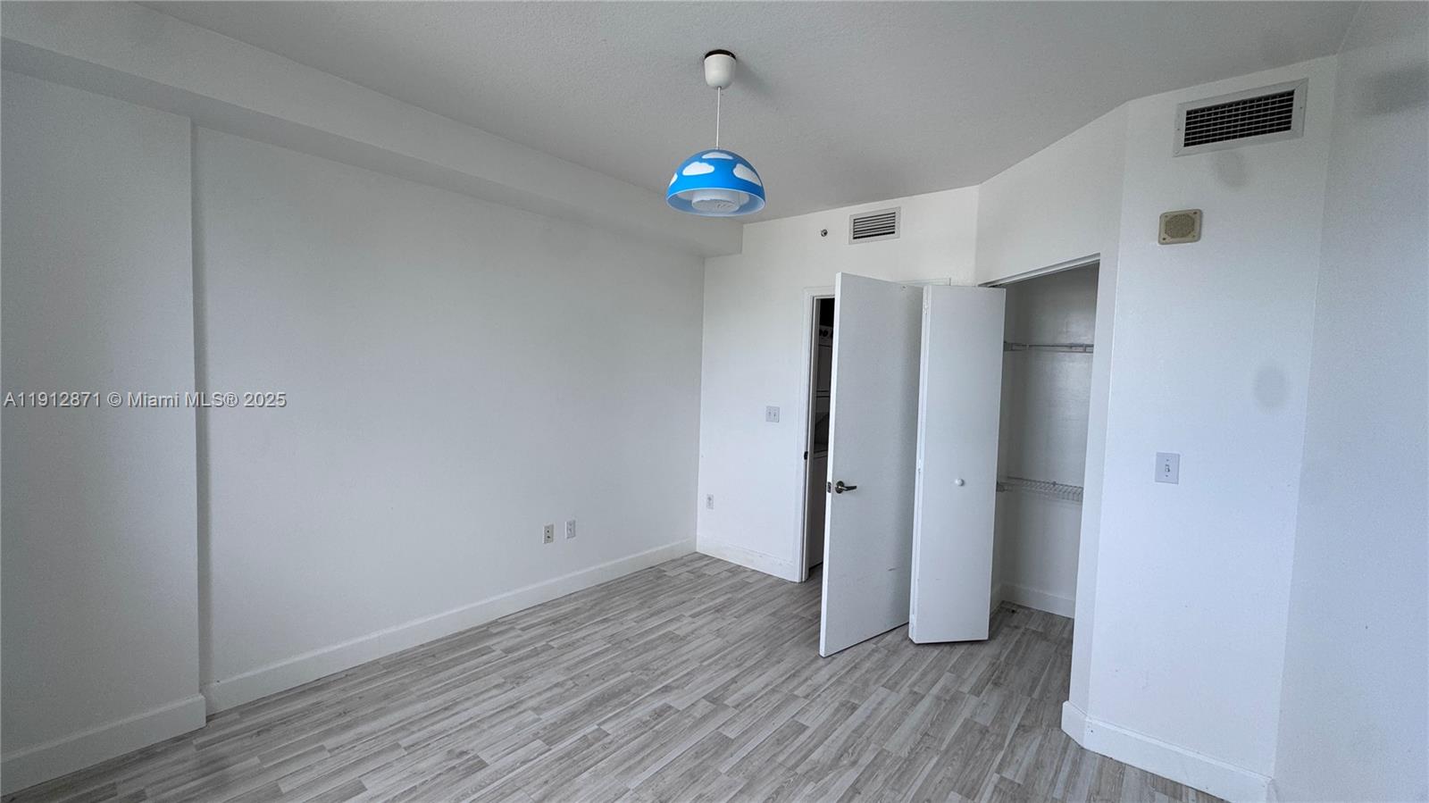 VENTURE AT AVENTURA EAST - Residential Lease