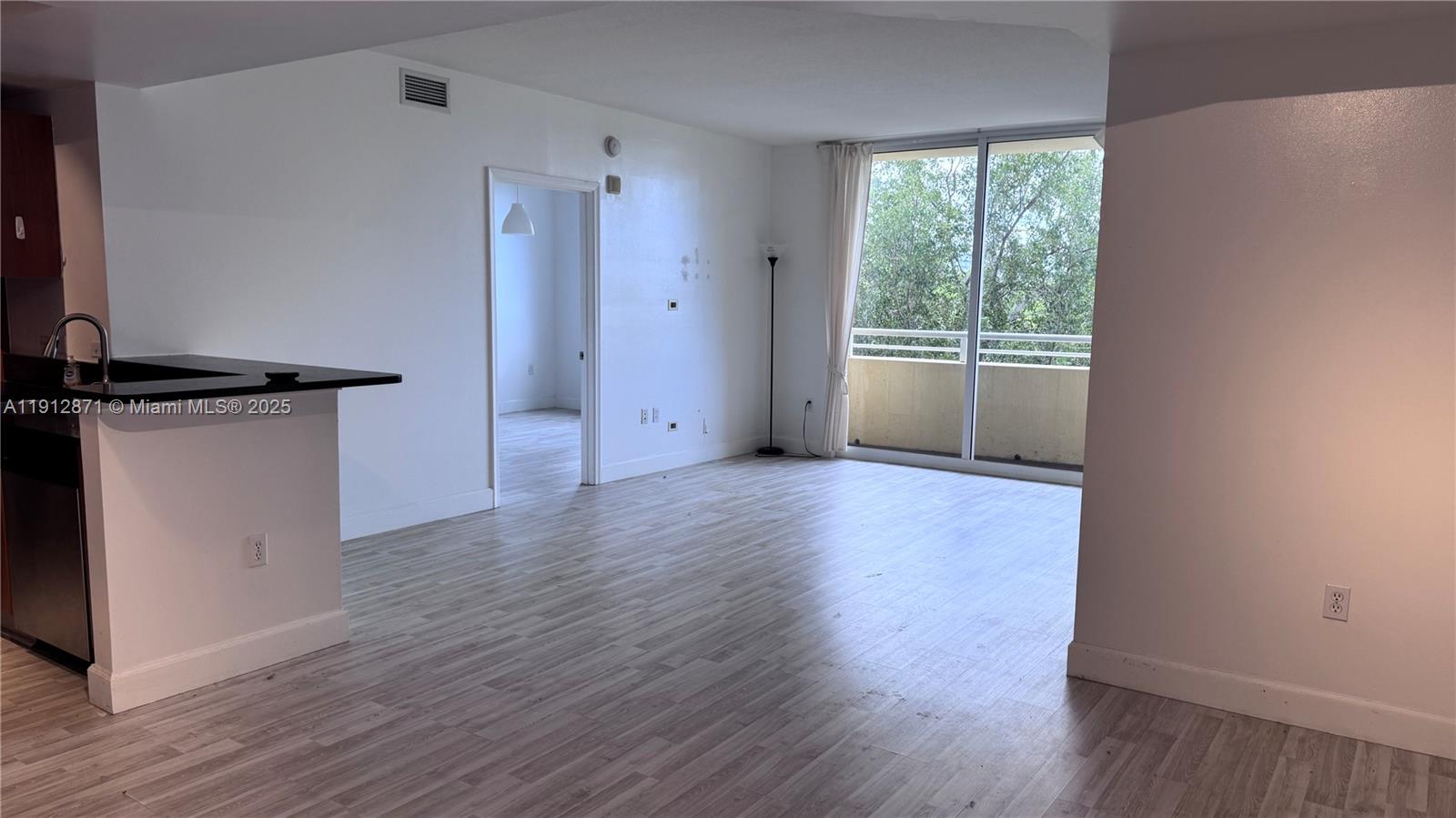 VENTURE AT AVENTURA EAST - Residential Lease