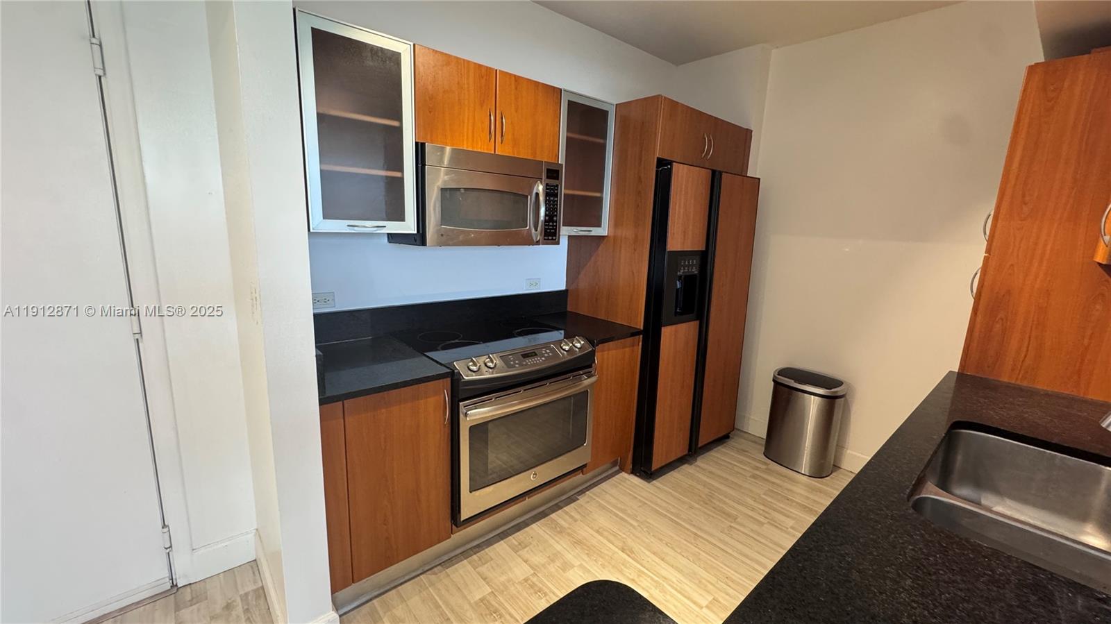 VENTURE AT AVENTURA EAST - Residential Lease