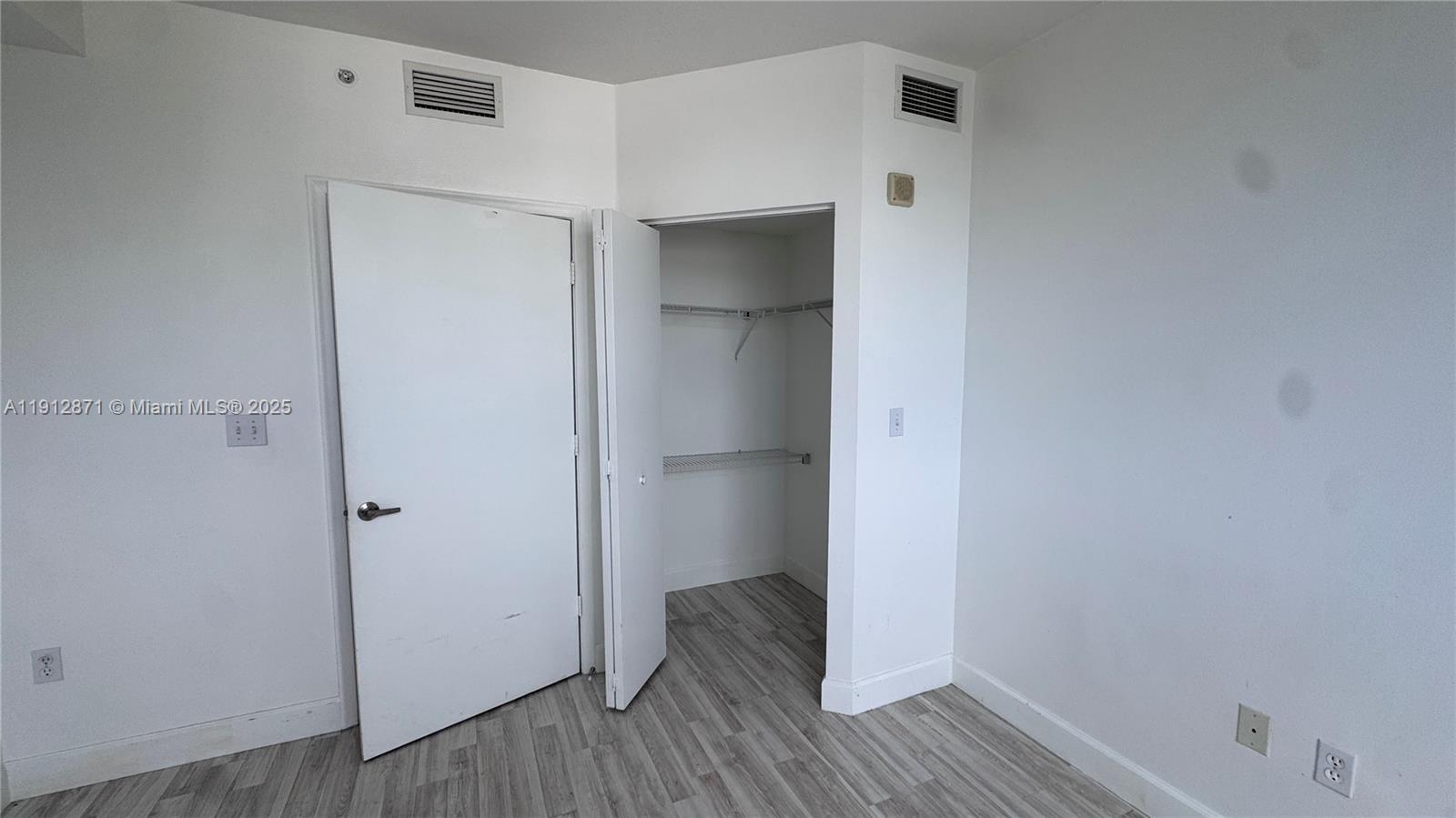 VENTURE AT AVENTURA EAST - Residential Lease