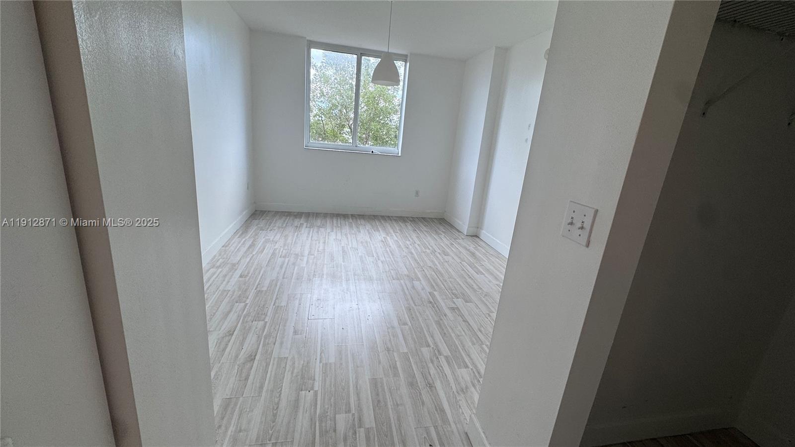 VENTURE AT AVENTURA EAST - Residential Lease