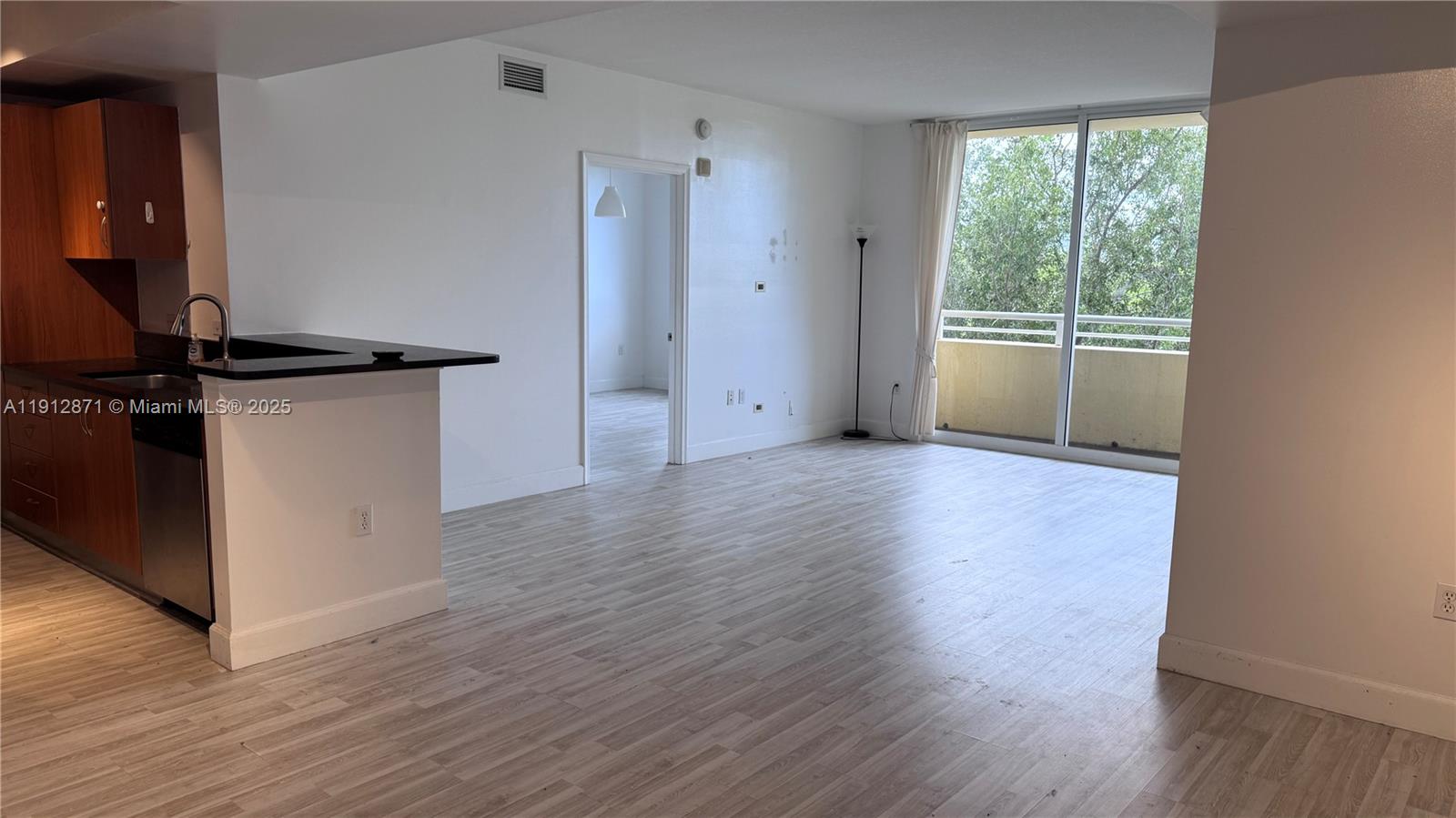 VENTURE AT AVENTURA EAST - Residential Lease