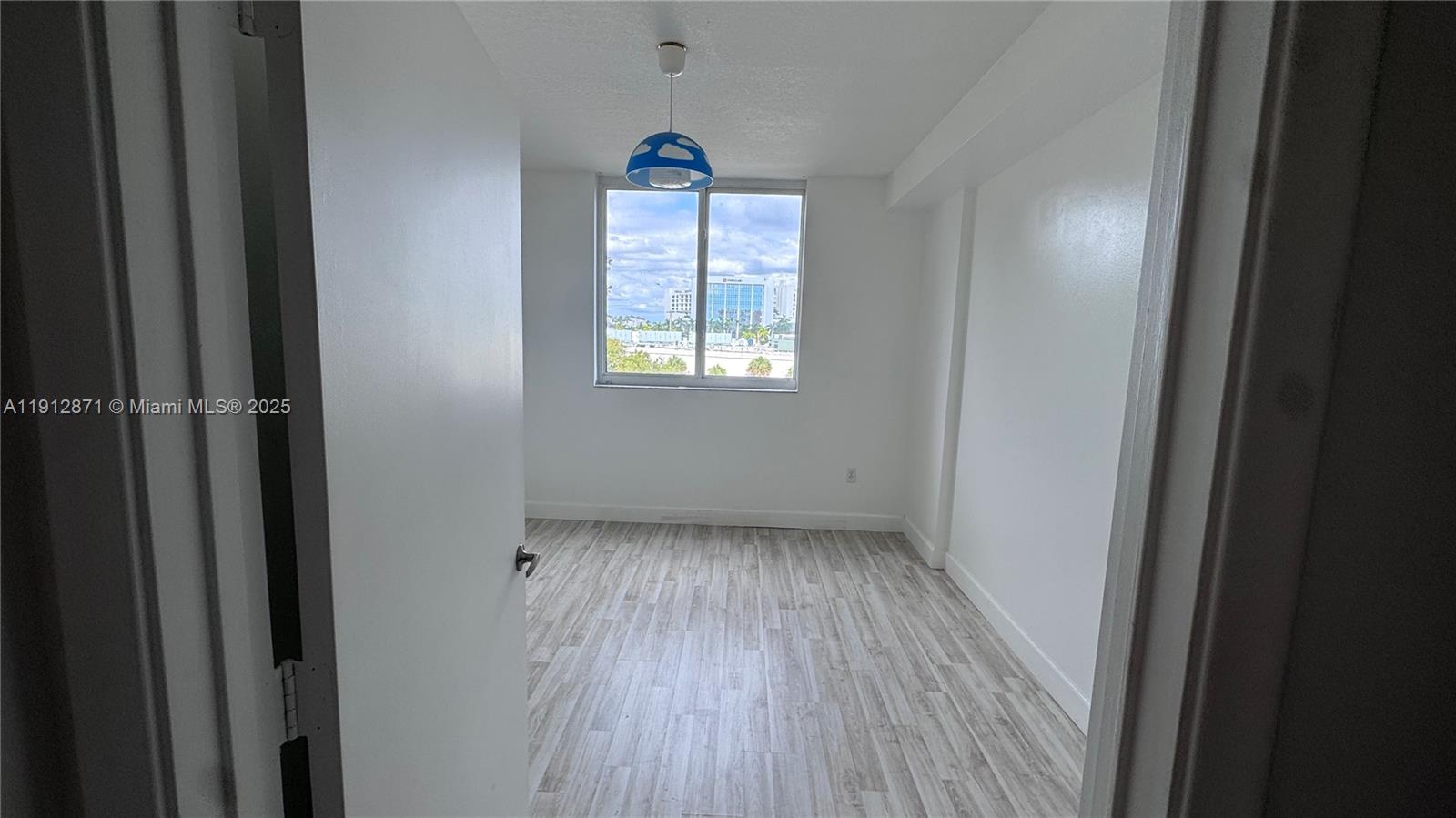 VENTURE AT AVENTURA EAST - Residential Lease