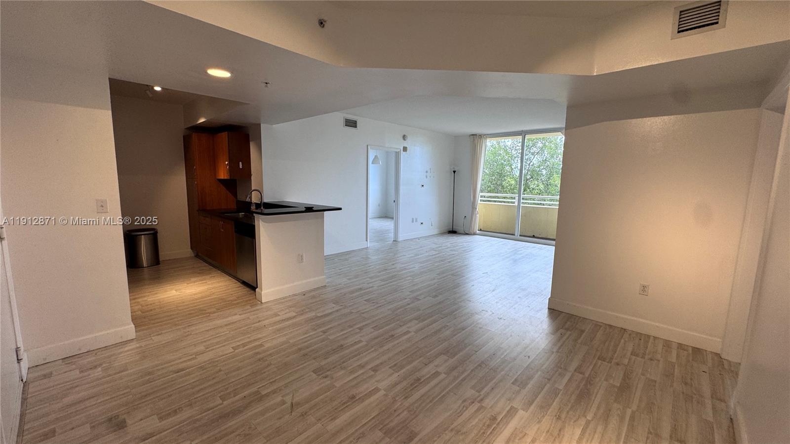 VENTURE AT AVENTURA EAST - Residential Lease