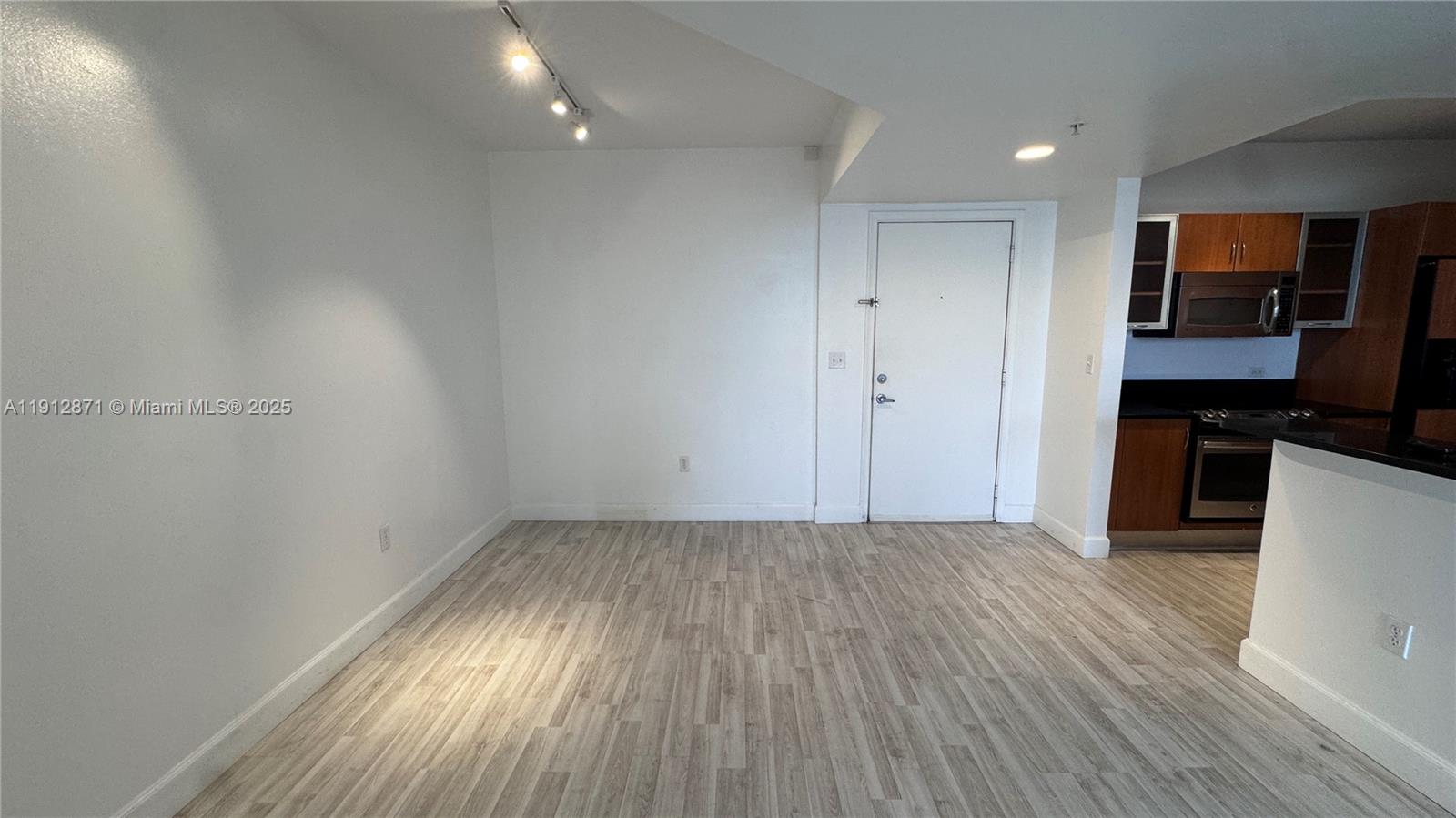 VENTURE AT AVENTURA EAST - Residential Lease