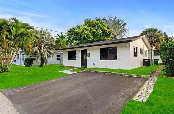 TAMARAC LAKES NORTH 3RD S - Residential Lease