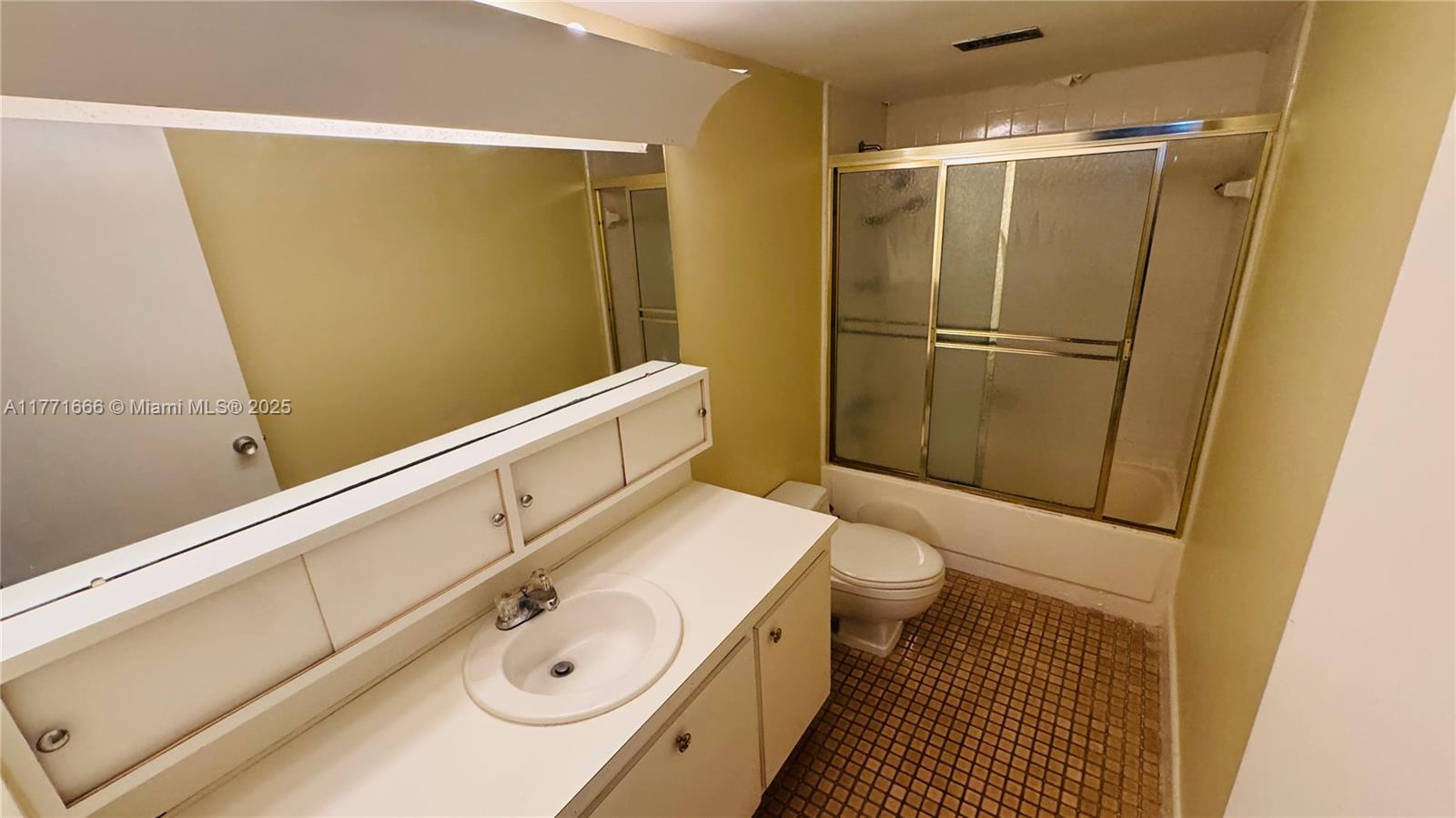 KING COLE CONDO - Residential