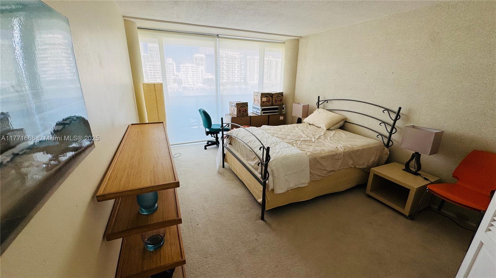 KING COLE CONDO - Residential