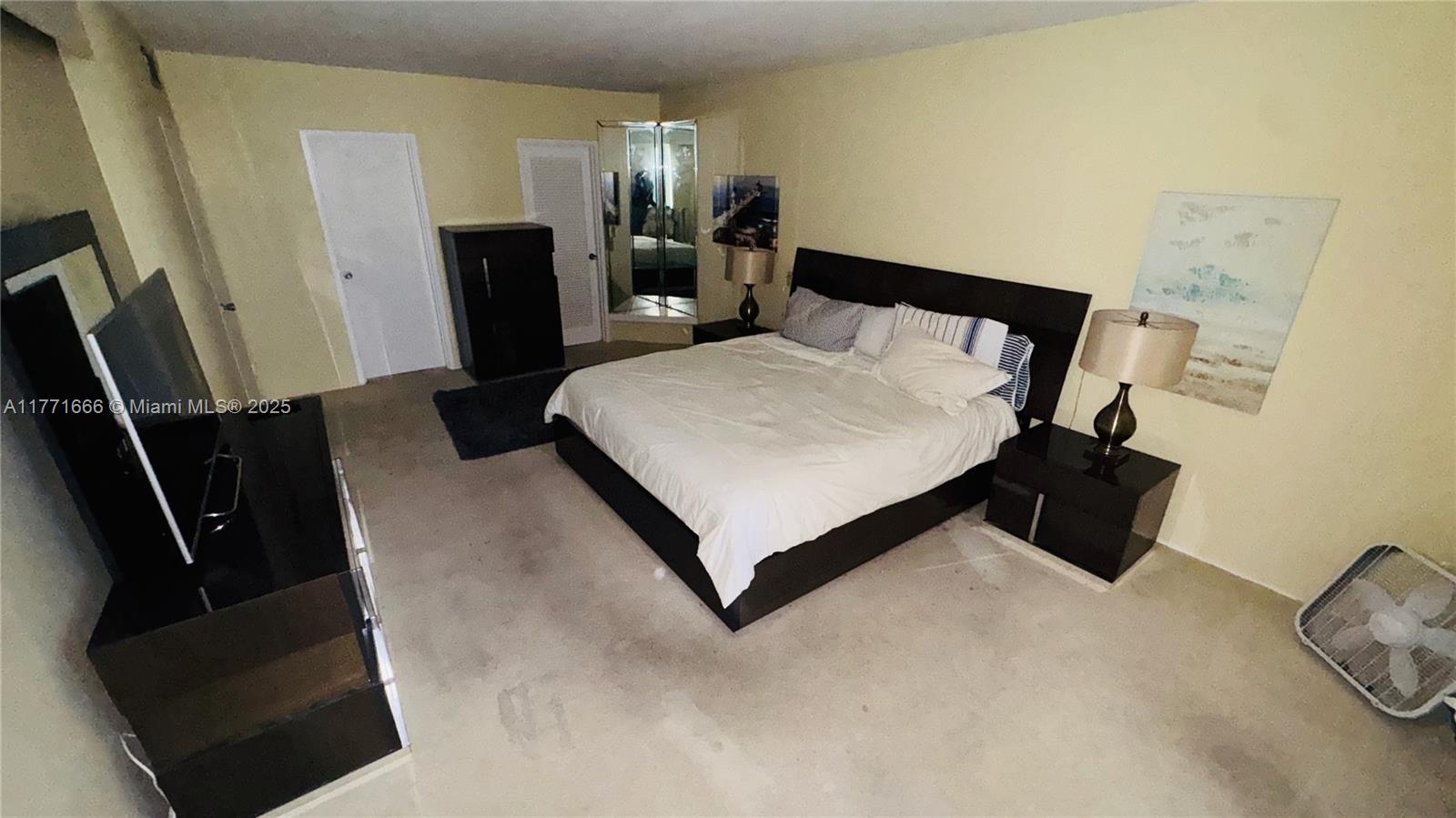 KING COLE CONDO - Residential