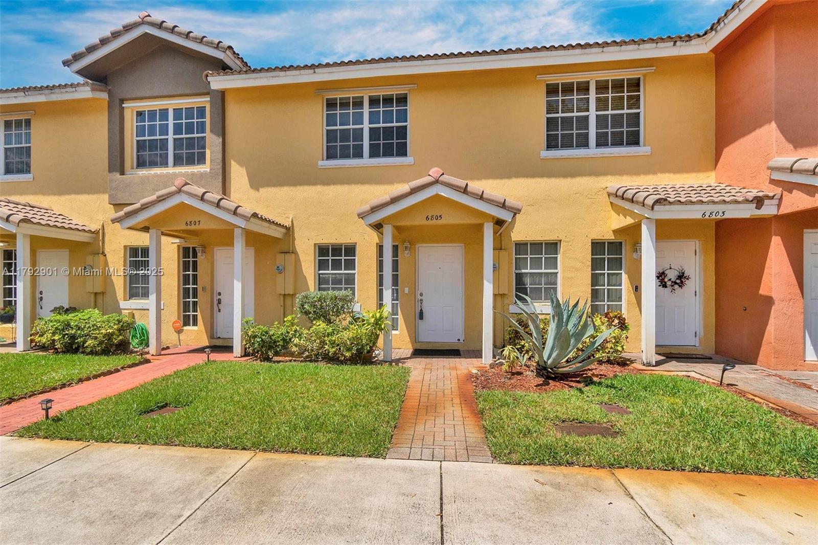 Property for Sale at 6805 Sienna Club Pl, Lauderhill, Miami-Dade County, Florida - Bedrooms: 2 
Bathrooms: 3  - $320,000