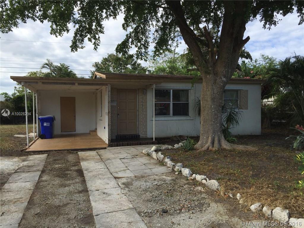 (((INVESTOR)))This is it! Nice 2BD/1B home with fenced backyard. Shop at nearby Whole Foods and Macy's, and the beach is 10 minutes away!! This home has plenty of layout options and should not be missed. Location, Location, Location. Make your offer today. " As Is " Contract.