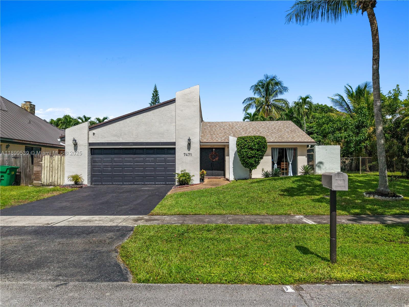 BOULEVARD WEST - Residential