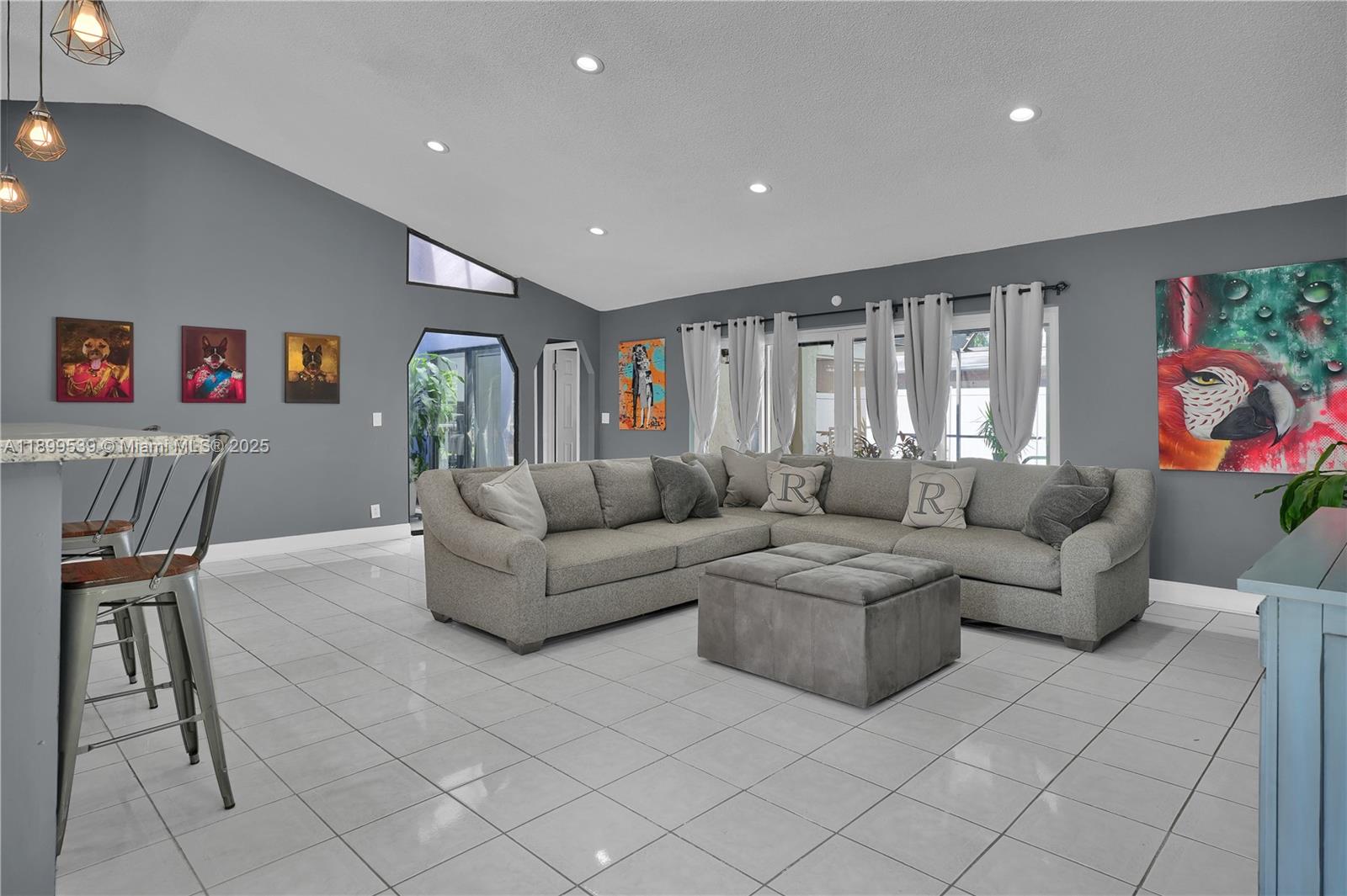 BOULEVARD WEST - Residential