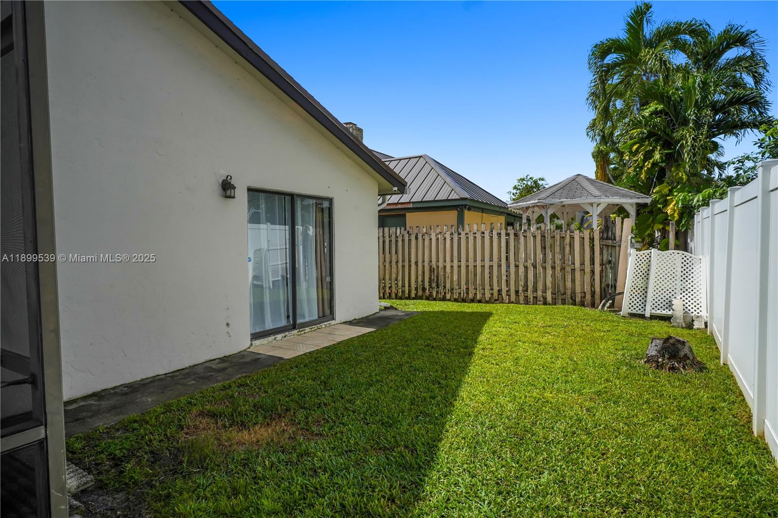 BOULEVARD WEST - Residential