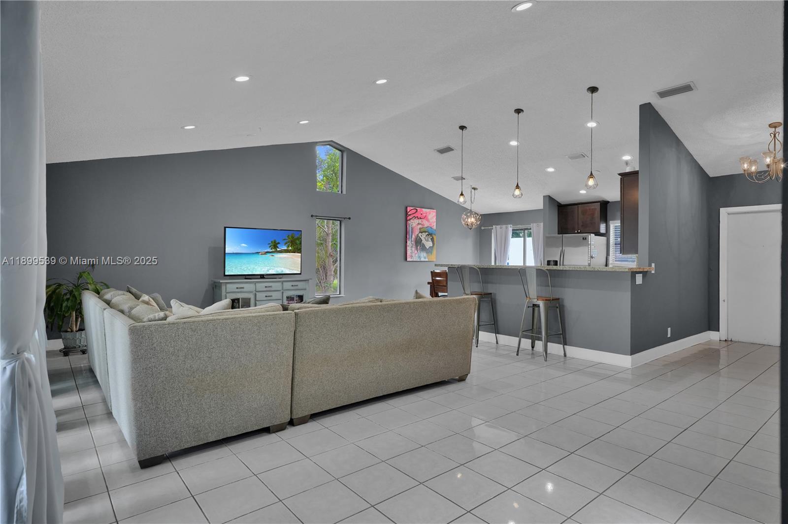 BOULEVARD WEST - Residential