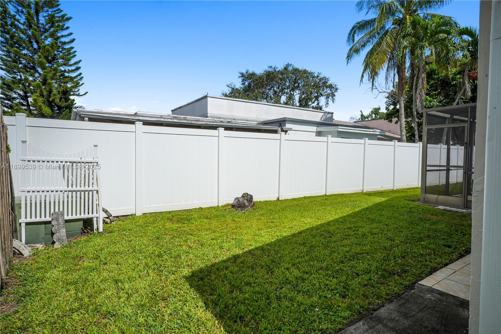 7471 NW 35th St