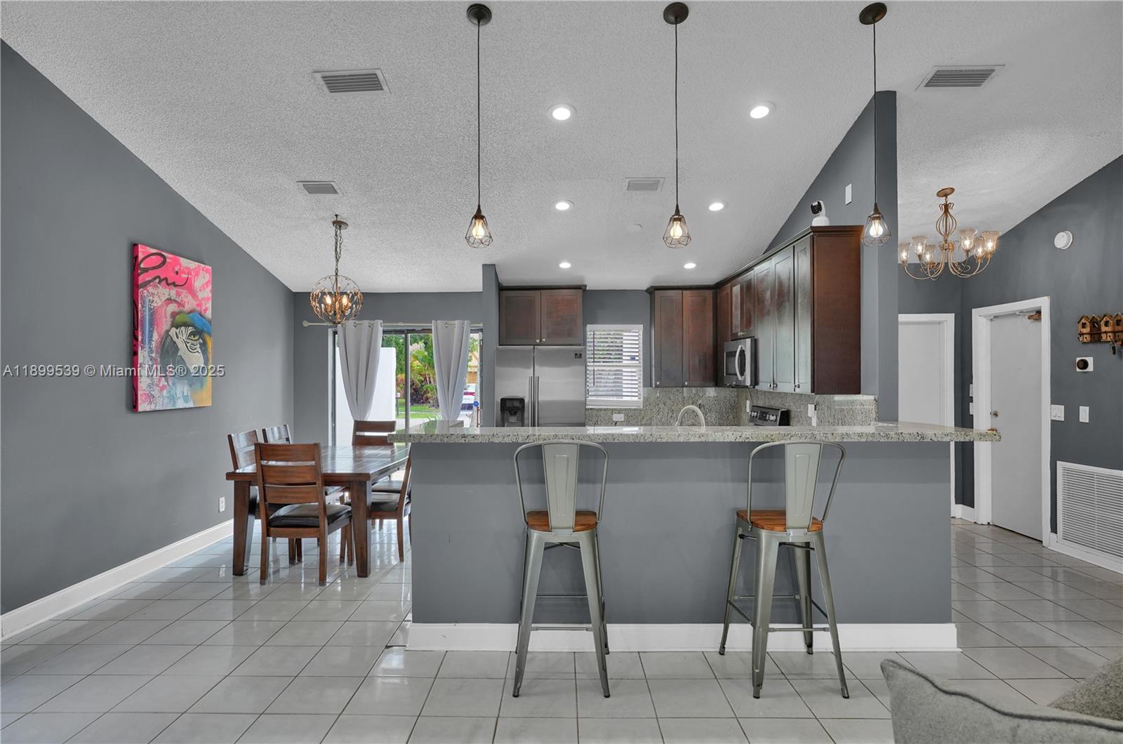 BOULEVARD WEST - Residential