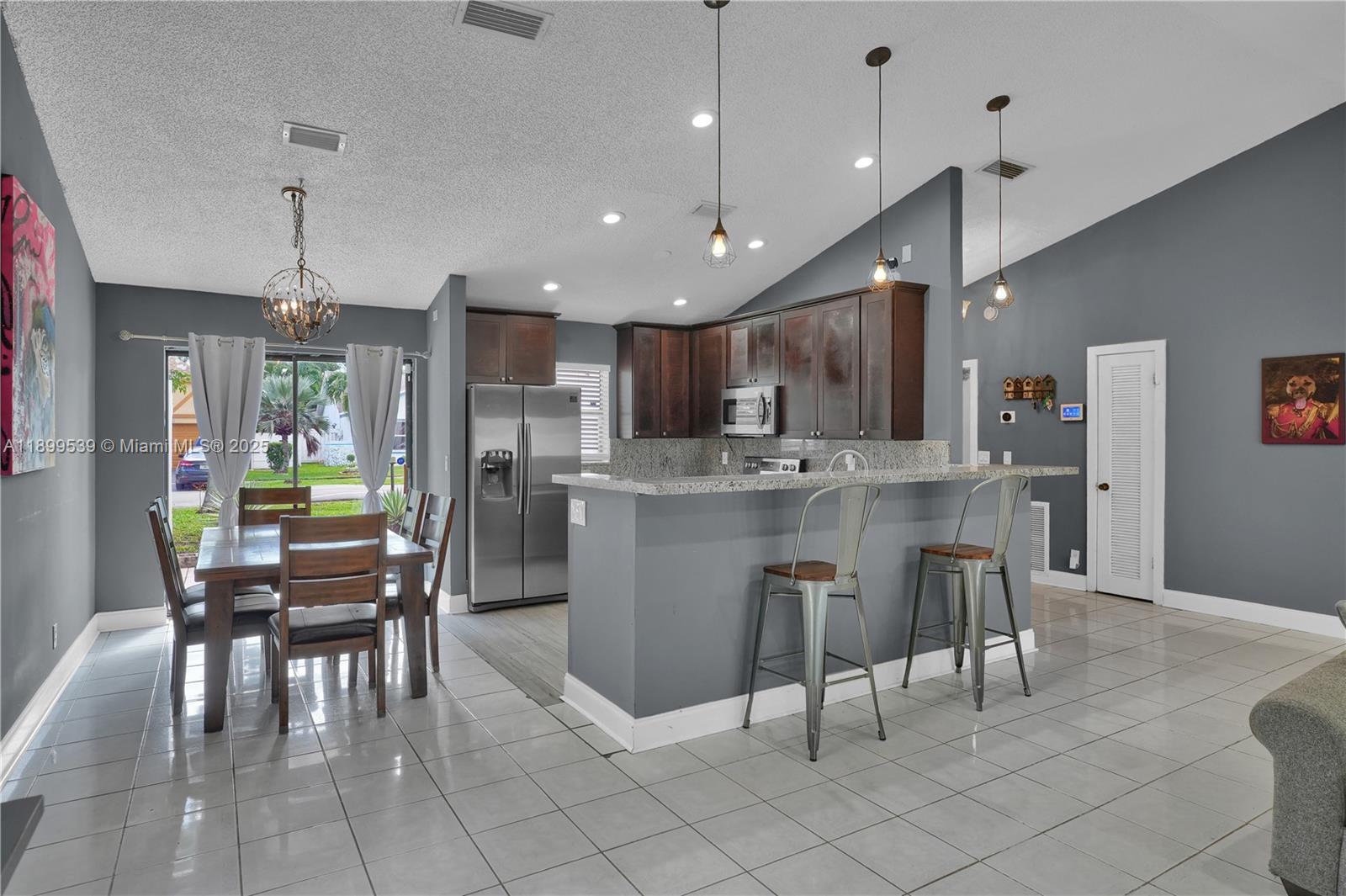 BOULEVARD WEST - Residential