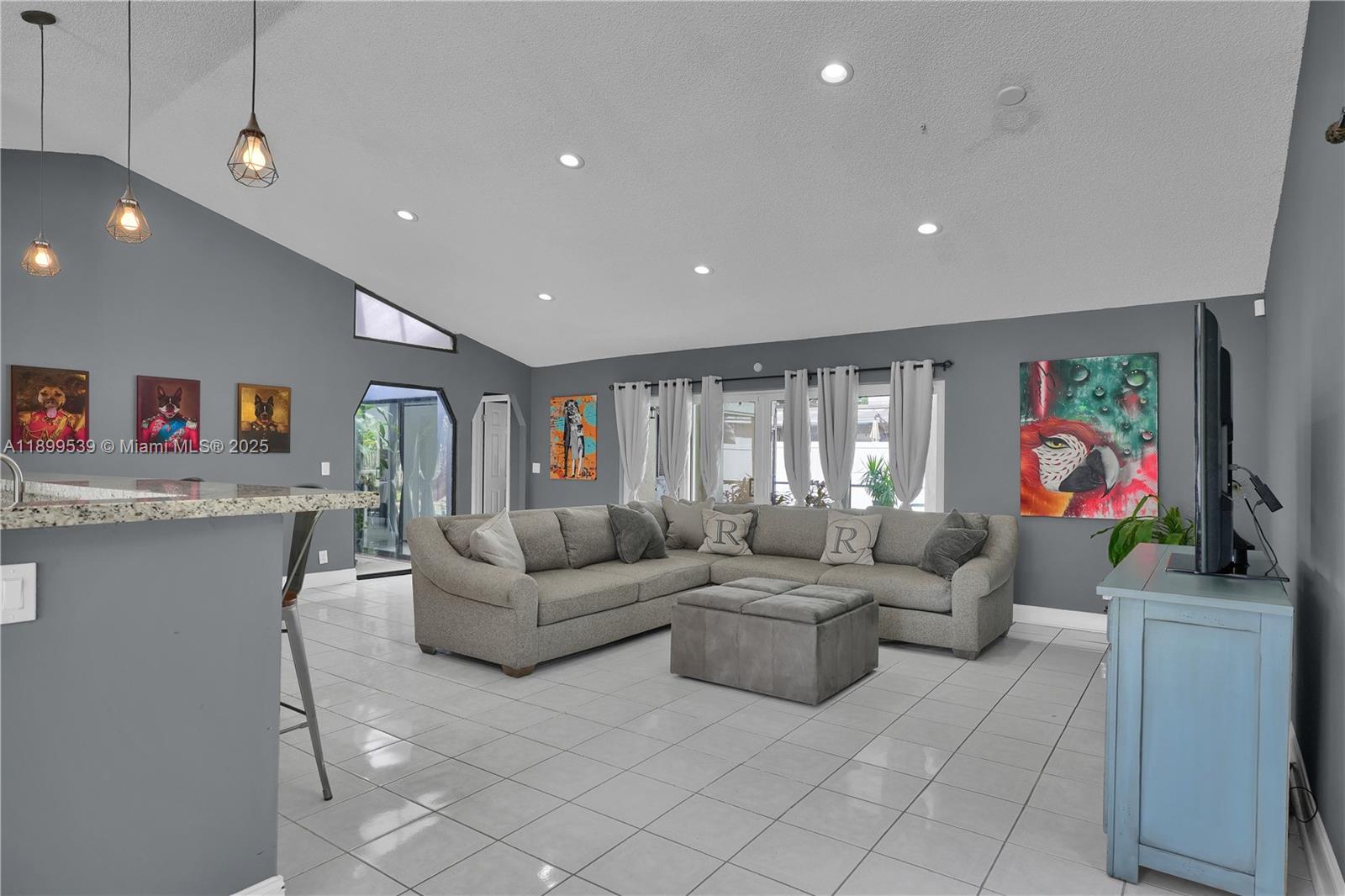 BOULEVARD WEST - Residential