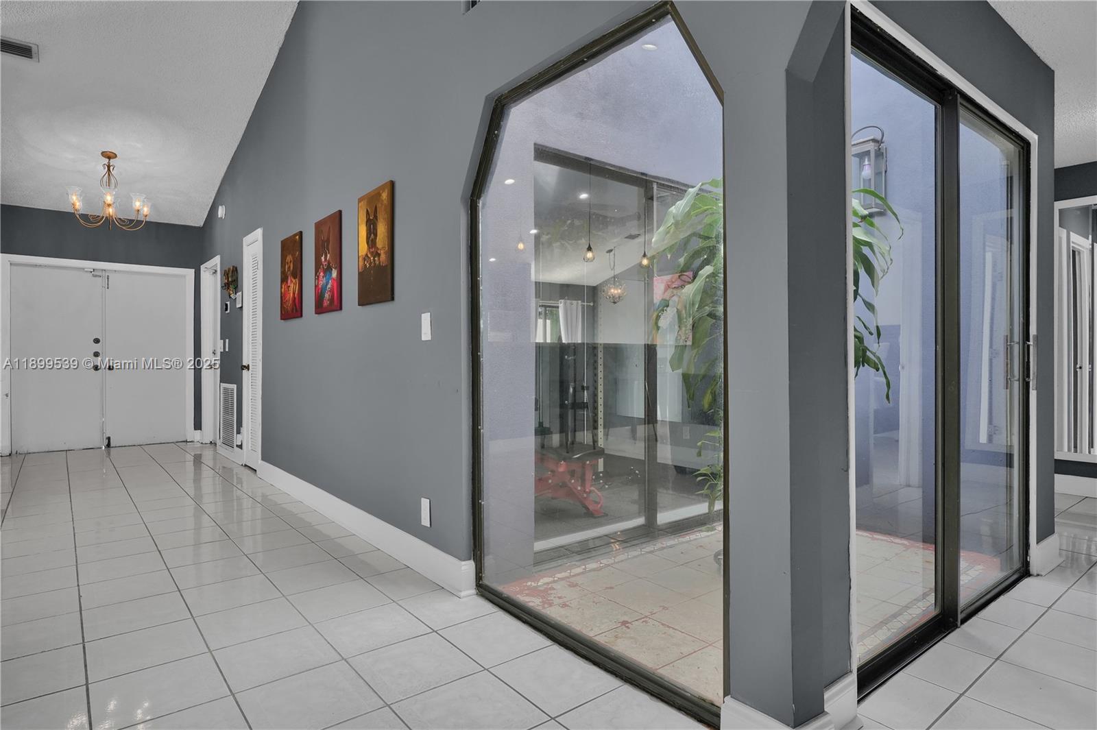 BOULEVARD WEST - Residential