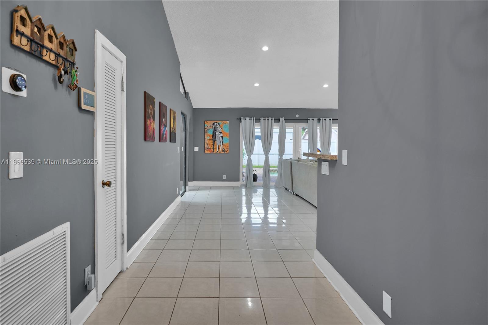 BOULEVARD WEST - Residential