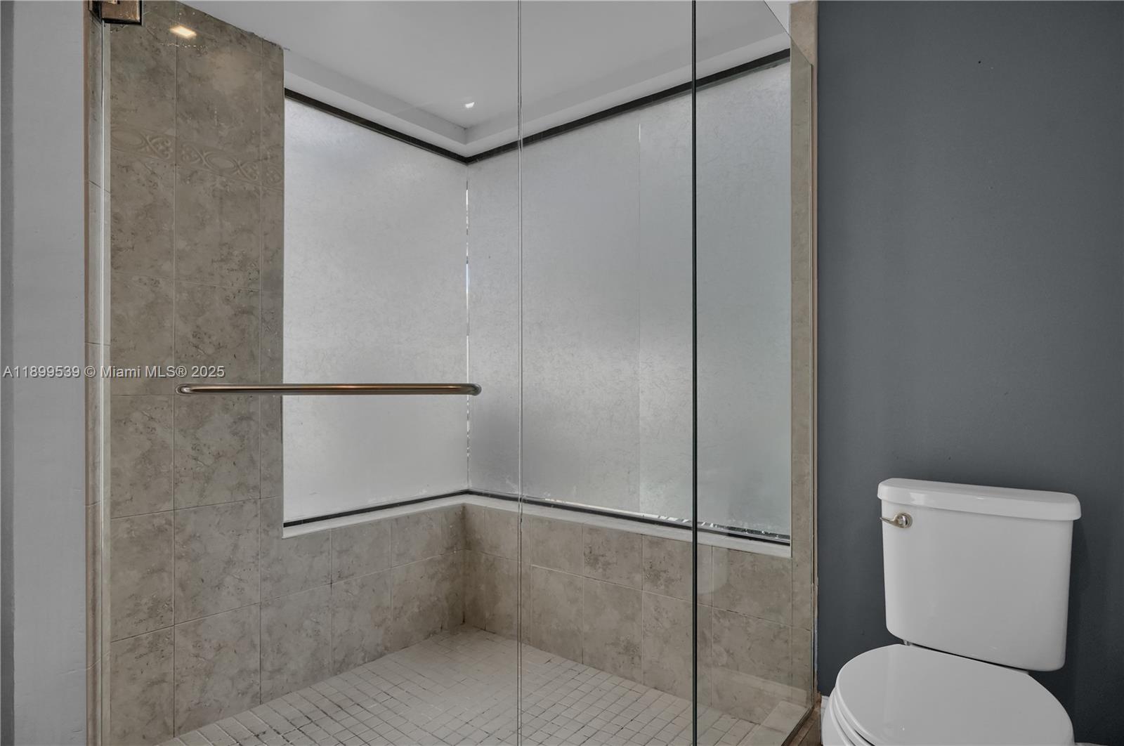 BOULEVARD WEST - Residential