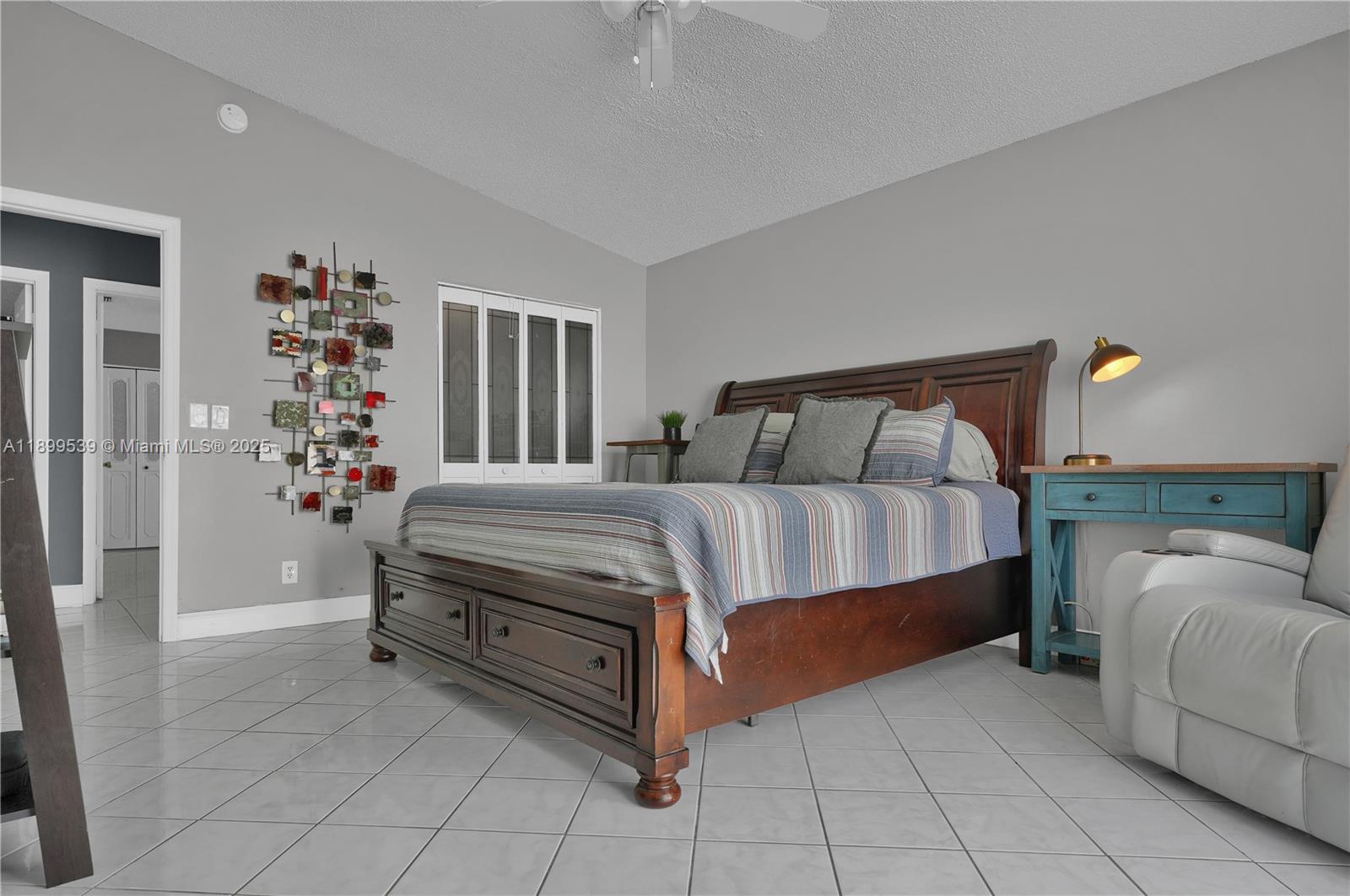 BOULEVARD WEST - Residential