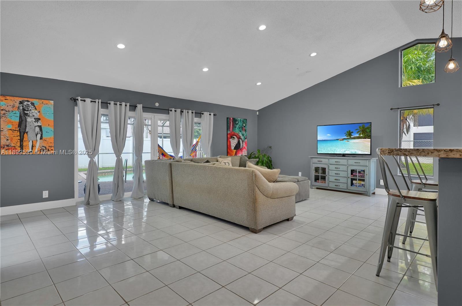 BOULEVARD WEST - Residential