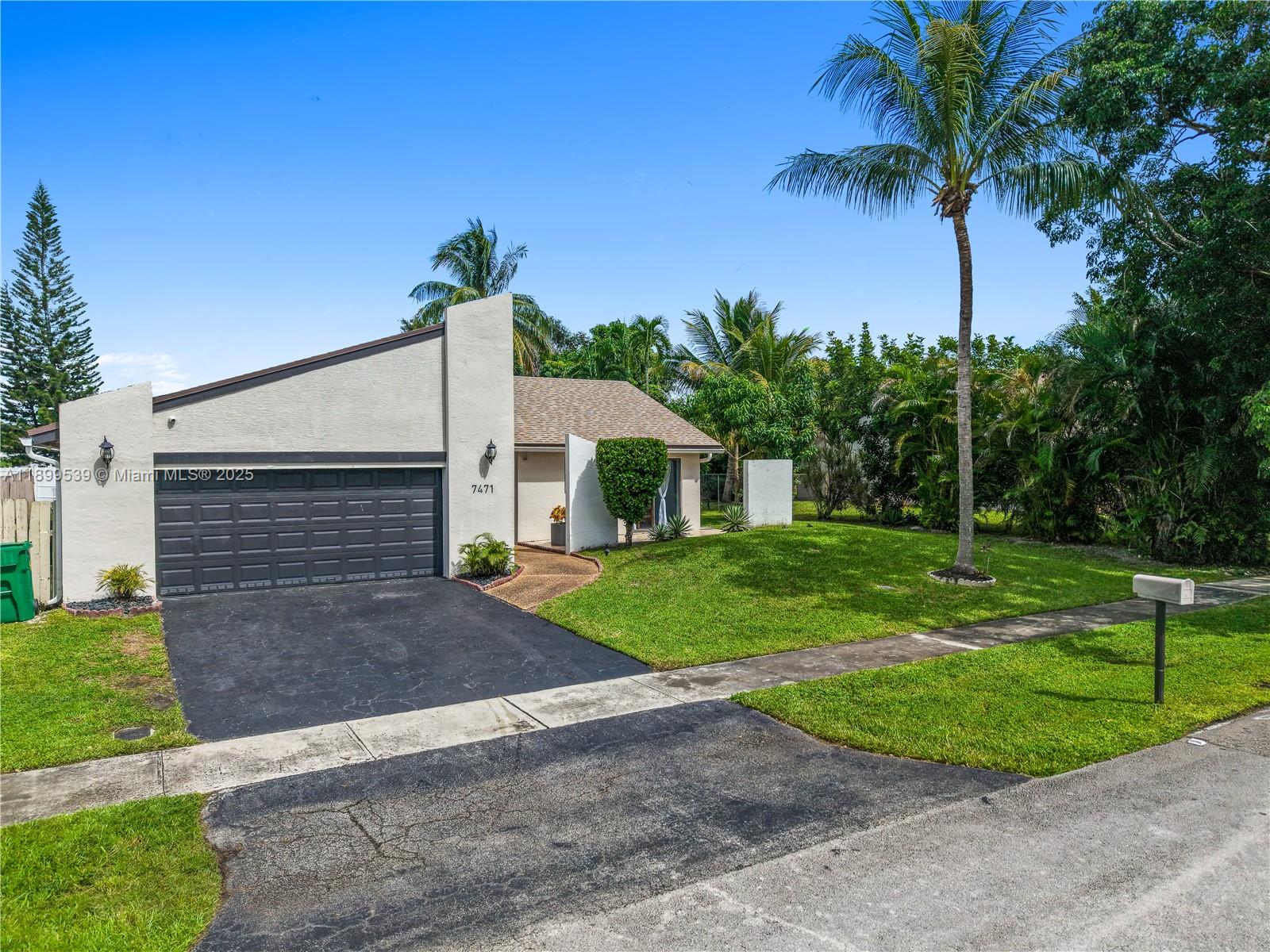 7471 NW 35th St