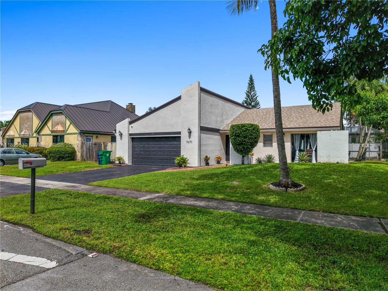 BOULEVARD WEST - Residential