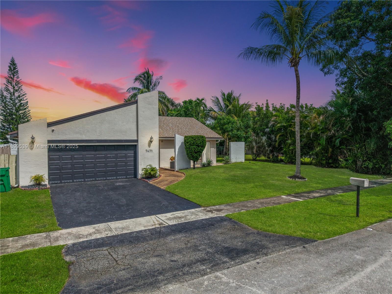 BOULEVARD WEST - Residential