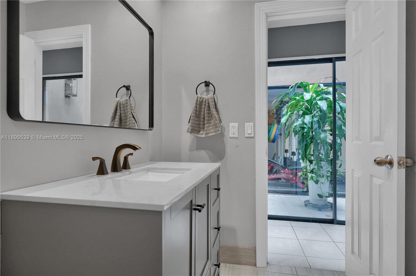 BOULEVARD WEST - Residential