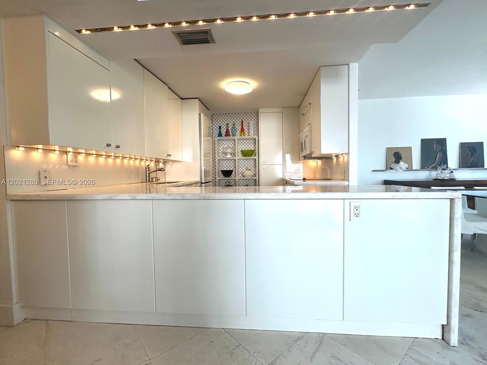 ISLAND BREAKERS CONDO - Residential