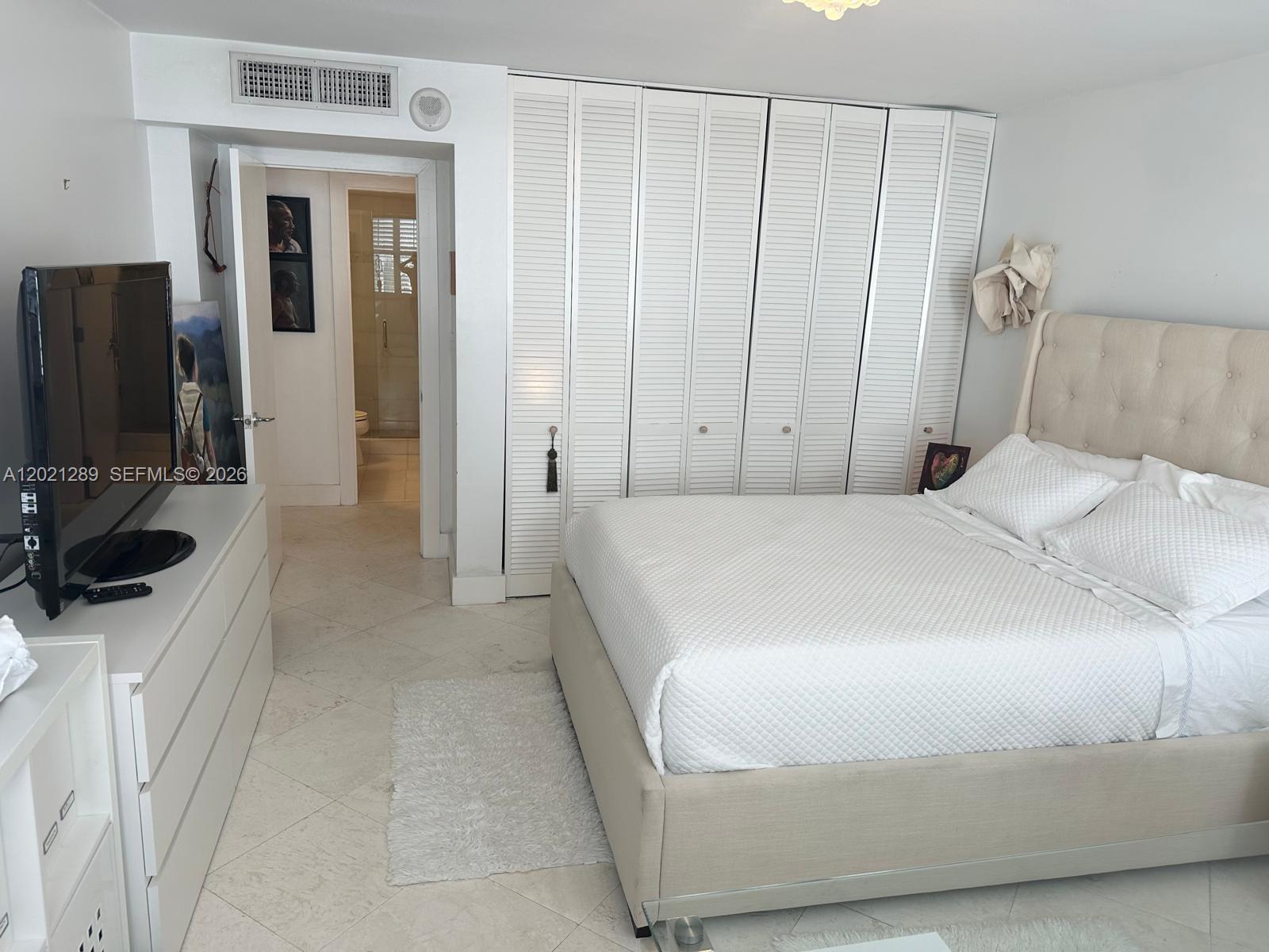 ISLAND BREAKERS CONDO - Residential