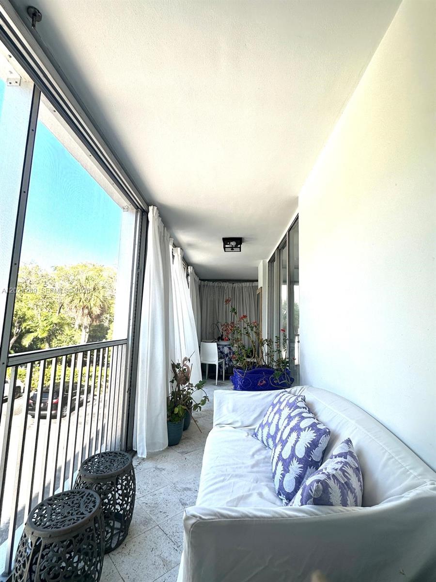 ISLAND BREAKERS CONDO - Residential